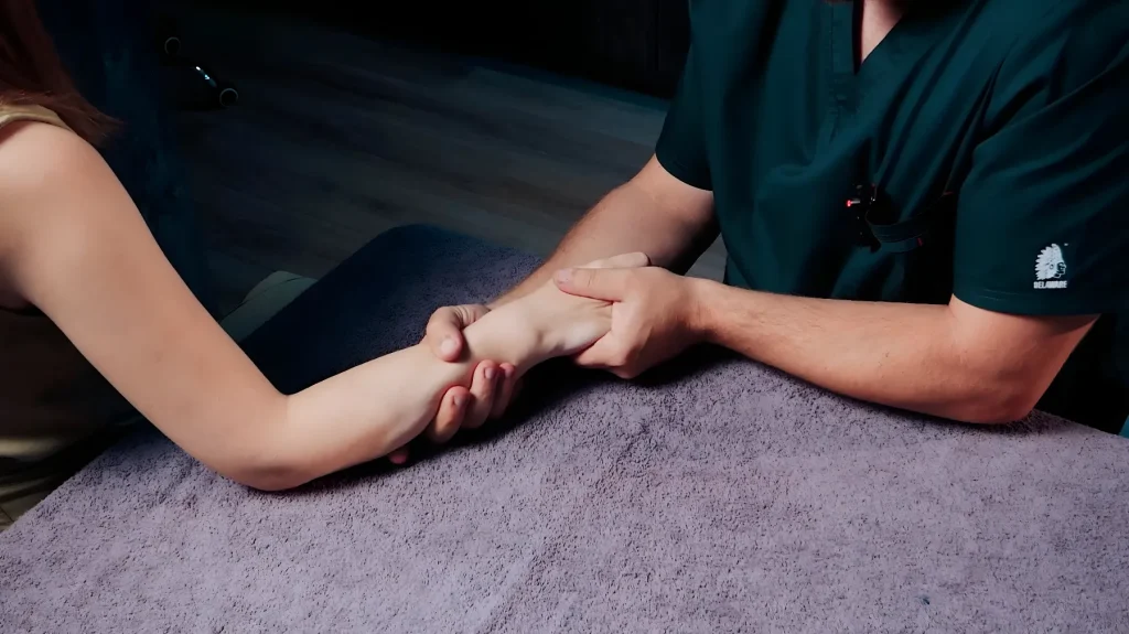 massazh ruk obuchenie